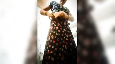 Soni Devi randi Ka New Look – Kapde Badal Ke Hotel Party Ke Liye Ready*